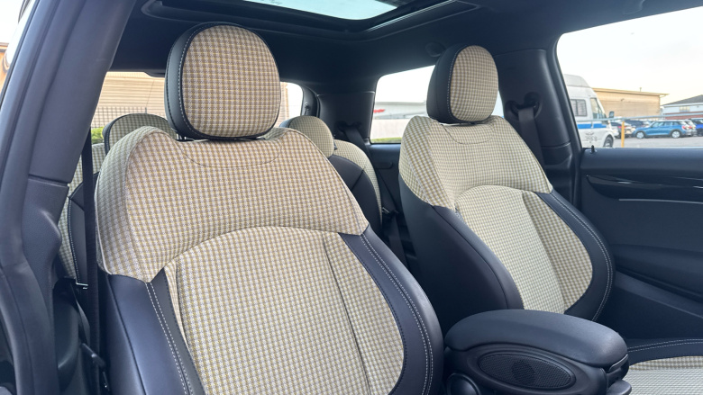 MINI Hatchback 135kW Cooper S Resolute Edition 33kWh 3dr Auto Electric Hatchback